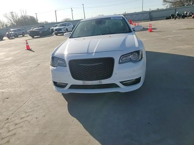 Chrysler 300 2022