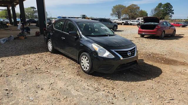 Nissan Versa 2015