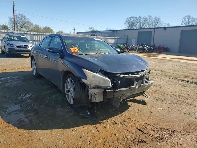 Nissan Maxima 2010