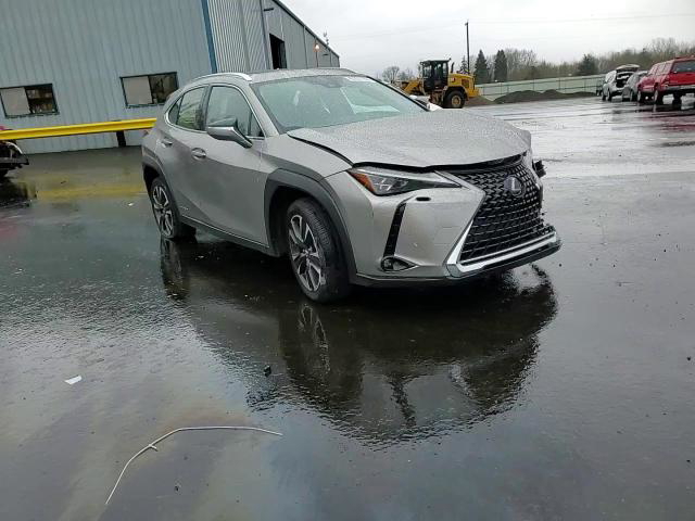 Lexus UX 2021
