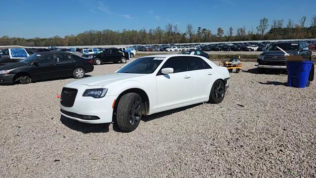 Chrysler 300 2022