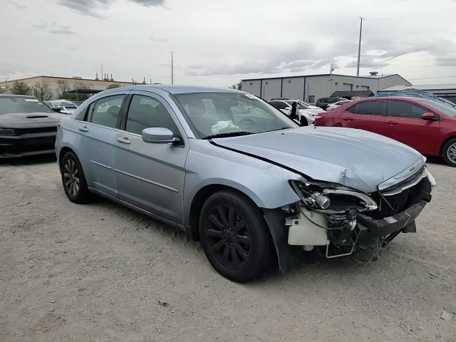 Chrysler 200 2013