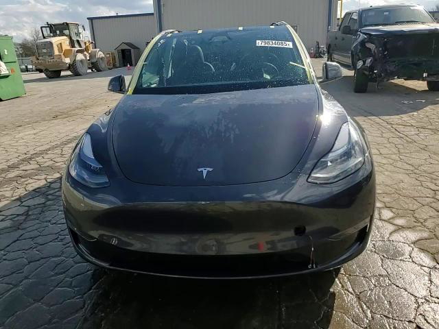 Tesla Model Y 2025