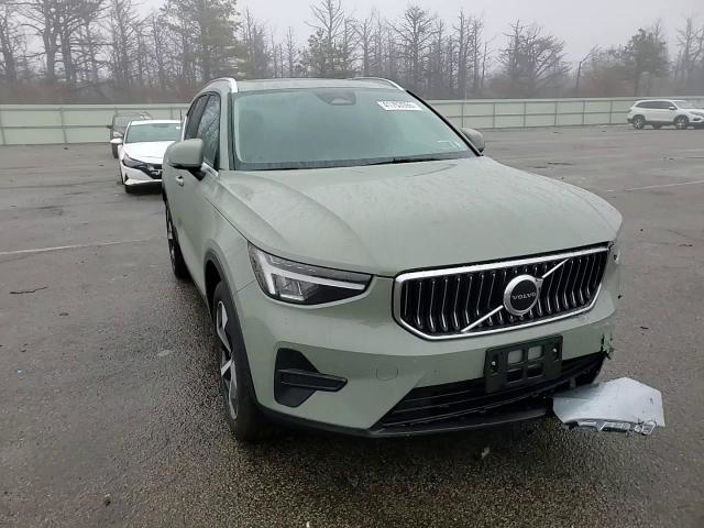 Volvo XC40 2025