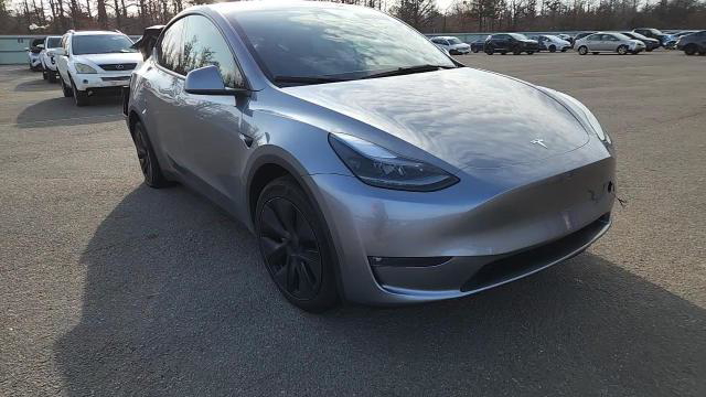 Tesla Model Y 2025