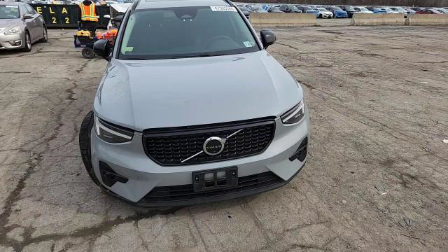Volvo XC40 2025