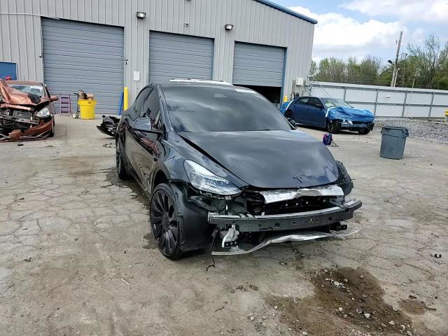 Tesla Model Y 2025