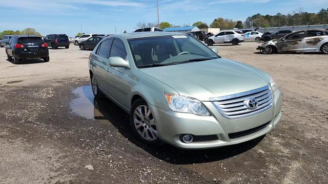 Toyota Avalon 2010