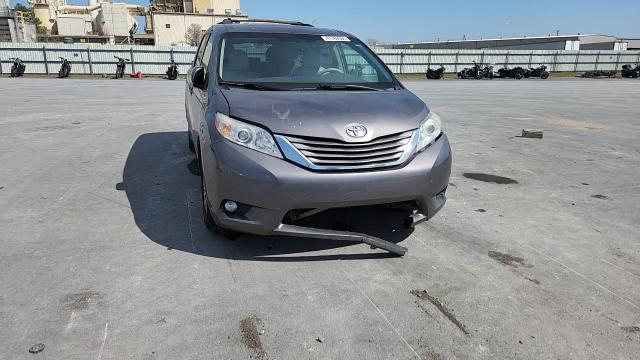 Toyota Sienna 2012