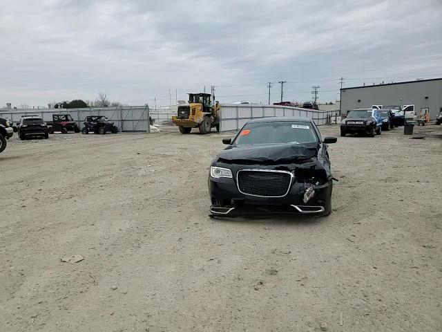 Chrysler 300 2017
