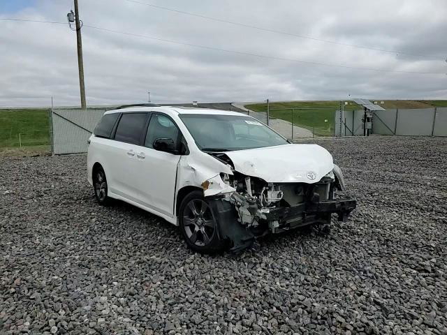 Toyota Sienna 2016