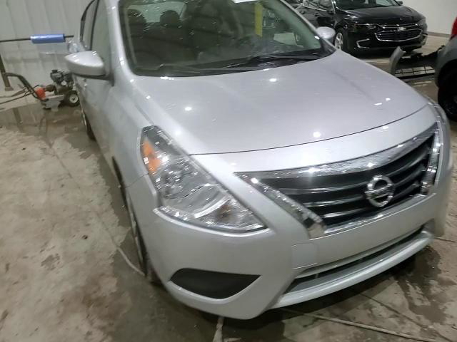 Nissan Versa 2015
