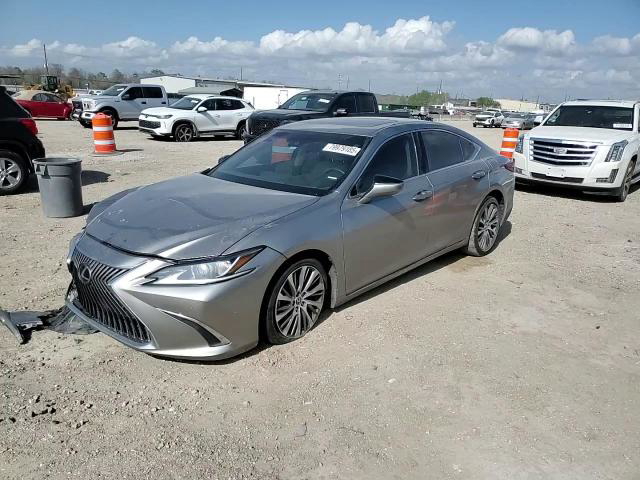 Lexus ES 2020