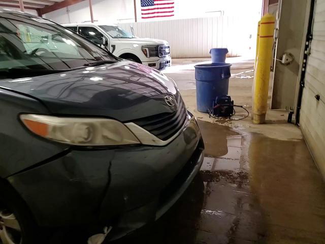 Toyota Sienna 2014