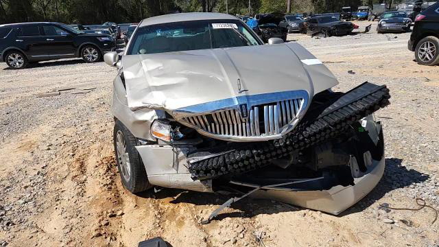 Lincoln Town Car 2010