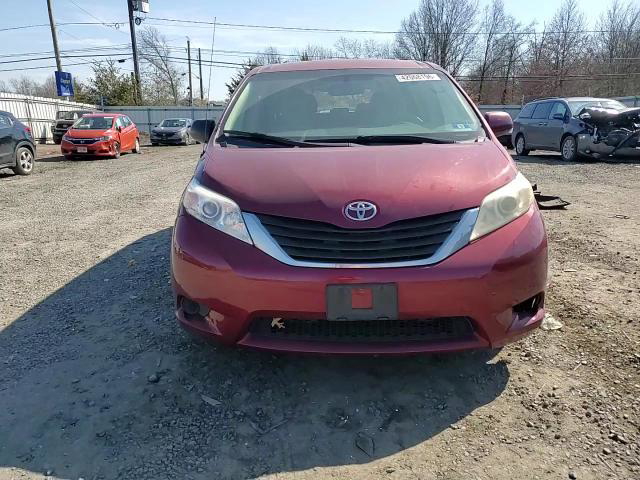 Toyota Sienna 2011