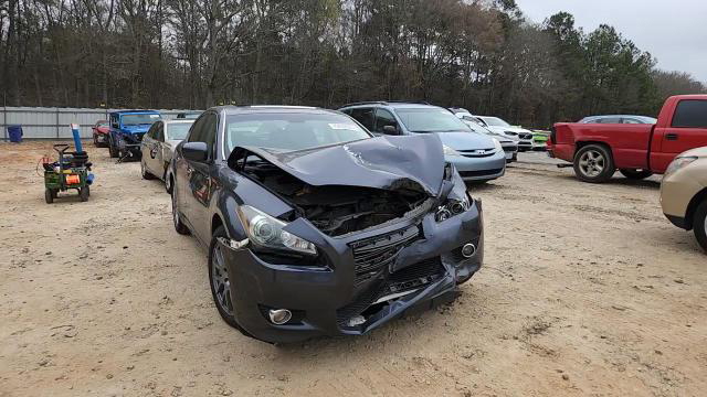 Infiniti M 2011