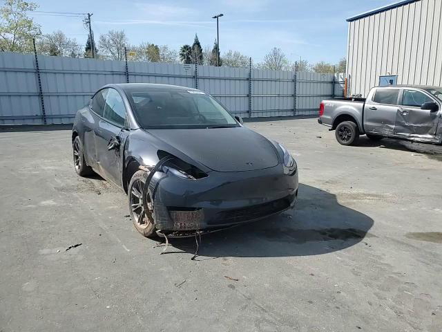 Tesla Model Y 2025