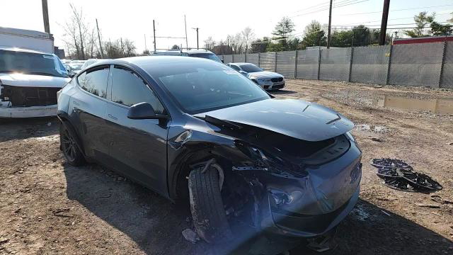 Tesla Model Y 2025
