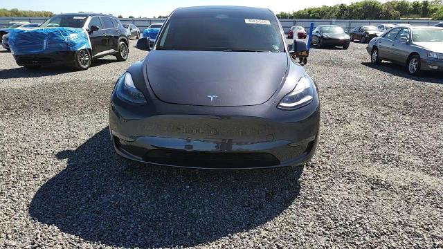 Tesla Model Y 2025