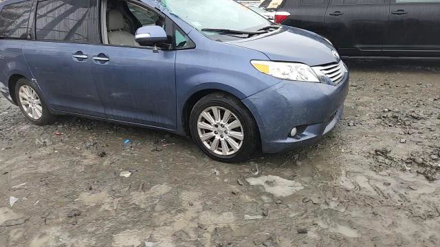 Toyota Sienna 2013