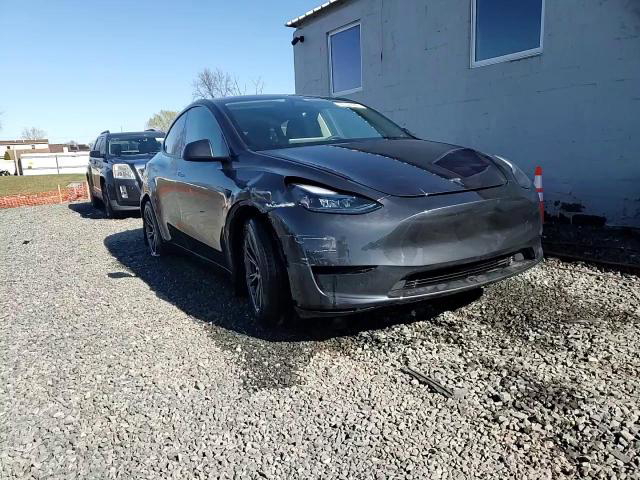 Tesla Model Y 2025