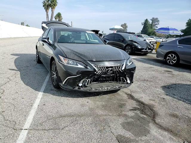 Lexus ES 2025