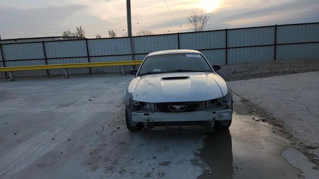 Ford Mustang 2000