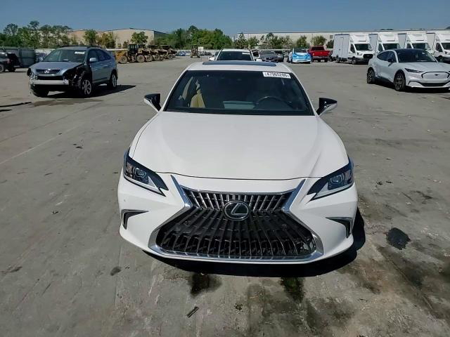 Lexus ES 2022