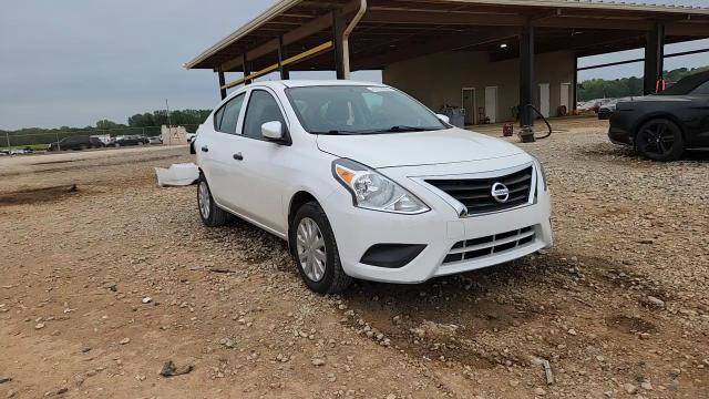Nissan Versa 2018