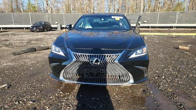 Lexus ES 2019