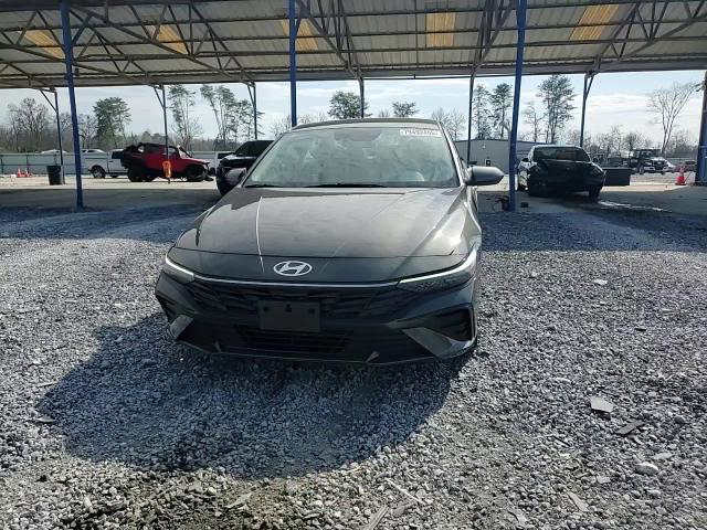 Hyundai Elantra 2024