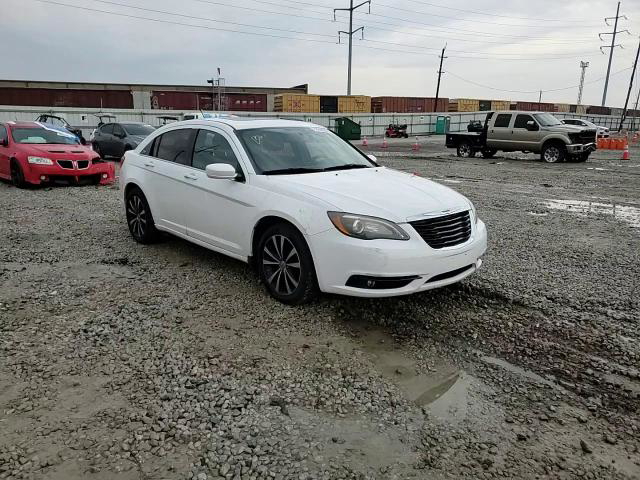 Chrysler 200 2013