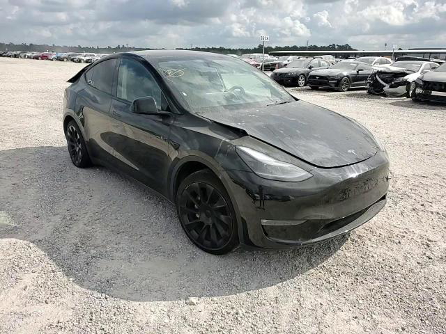 Tesla Model Y 2025