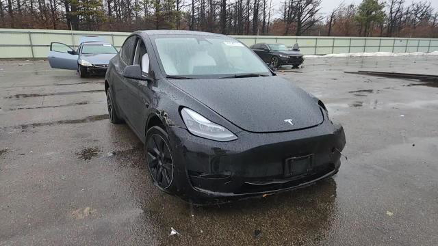 Tesla Model Y 2025