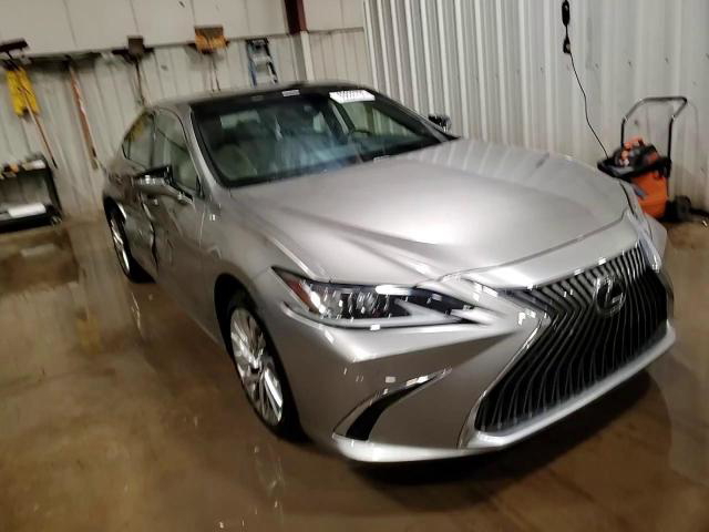 Lexus ES 2020