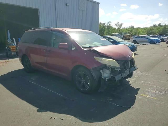 Toyota Sienna 2011