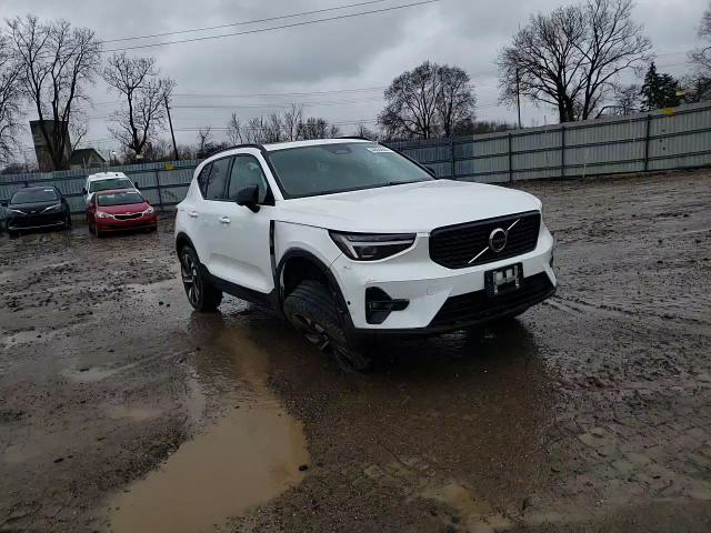 Volvo XC40 2024