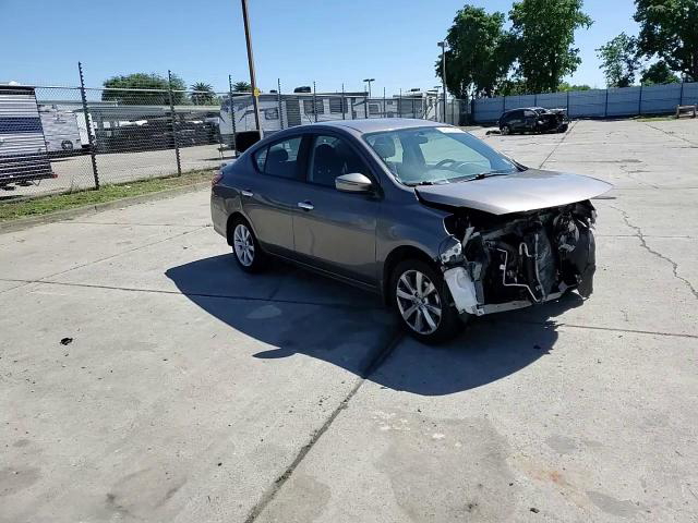 Nissan Versa 2015