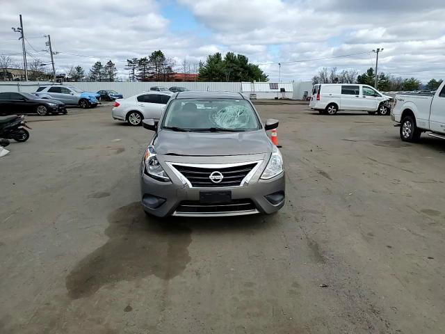 Nissan Versa 2015