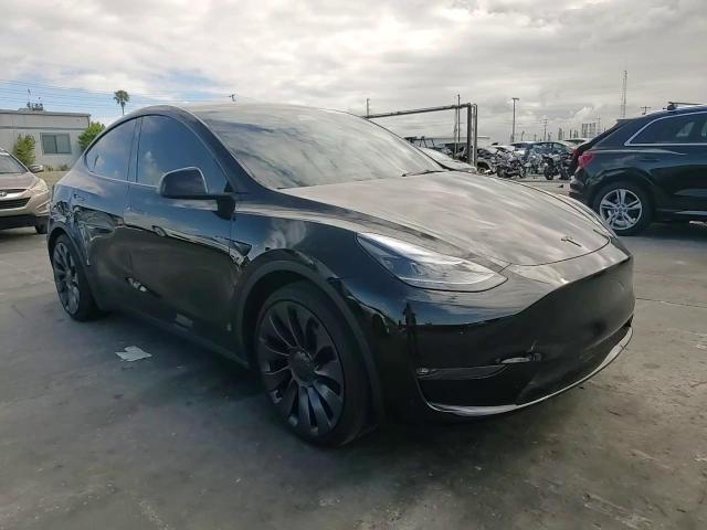 Tesla Model Y 2025