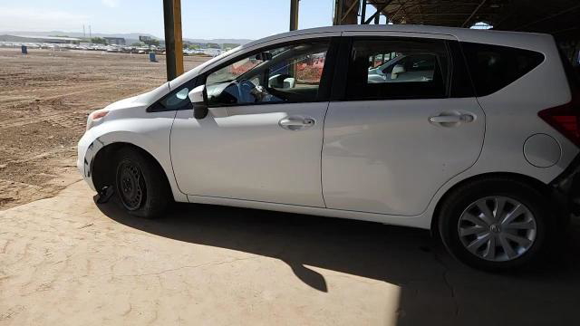Nissan Versa 2015