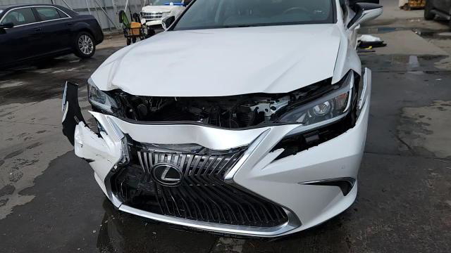 Lexus ES 2020