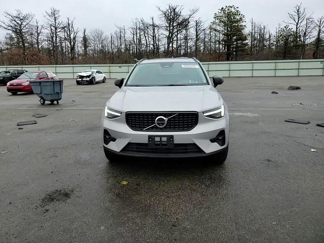 Volvo XC40 2025