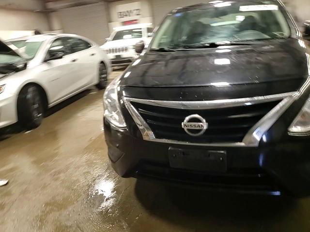 Nissan Versa 2015