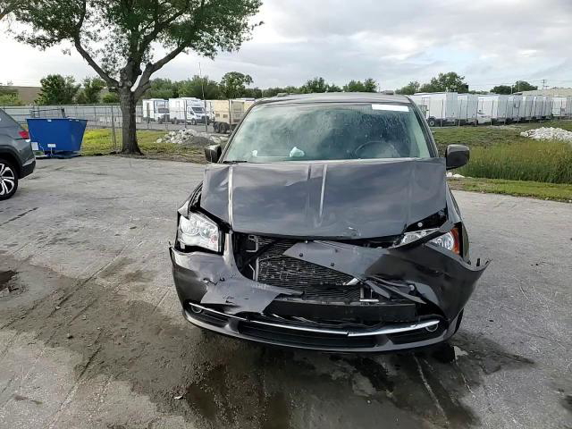 Chrysler Voyager 2016