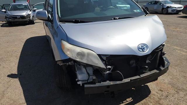 Toyota Sienna 2012
