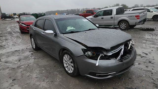 Chrysler 200 2013