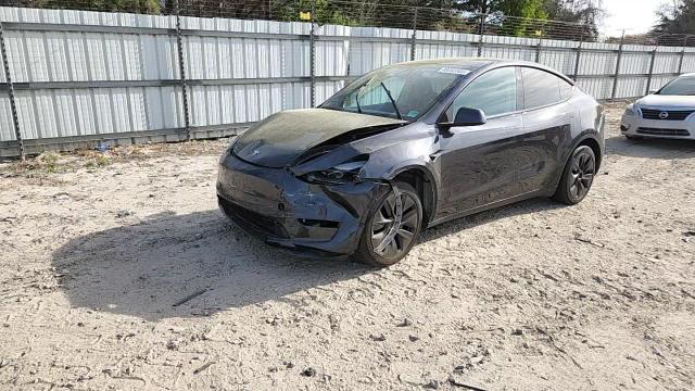 Tesla Model Y 2025