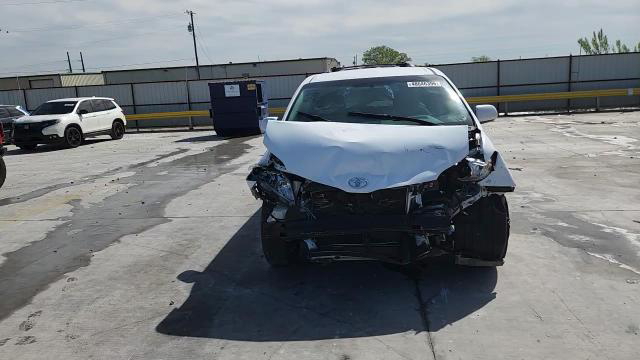 Toyota Sienna 2011